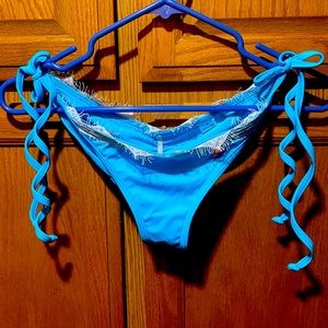 BNWOT Chynna Dolls Rouched Booty Tie On Sides Cheeky Bikini Bottoms Size M